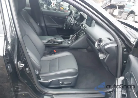 2021 Lexus Is 300 z USA, uszkodzony, nr VIN JTHAA1D24M5112178